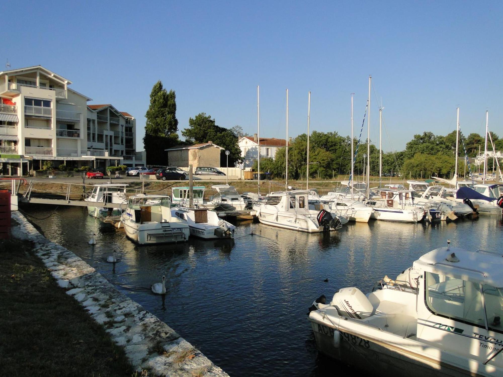 Апартаменты Les Marinas De Cassy Лантон Экстерьер фото